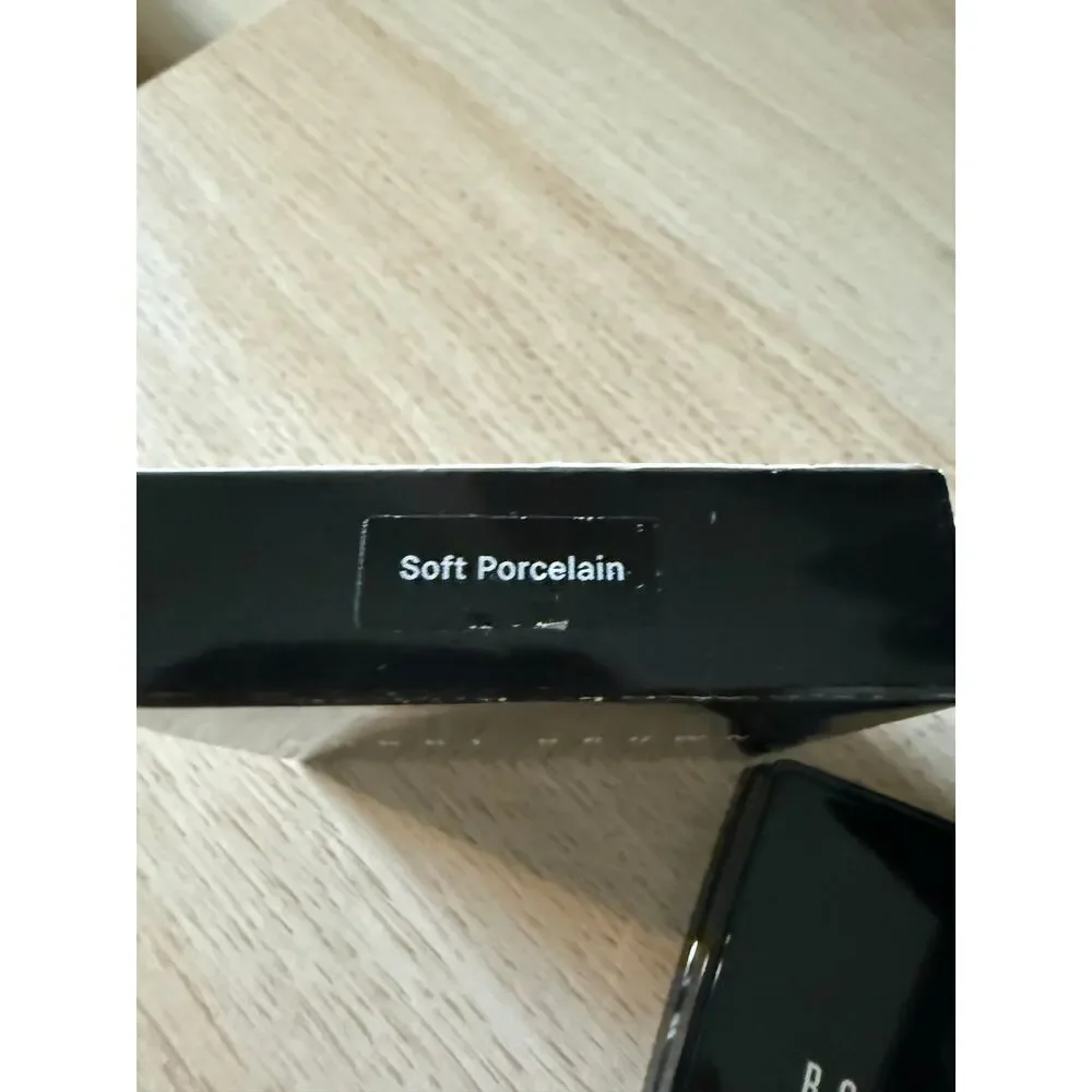 $55 Bobbi Brown Sheer Finish Pressed Powder Soft Porcelain 9g
